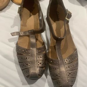 Clark’s sandals in pewter metallic color